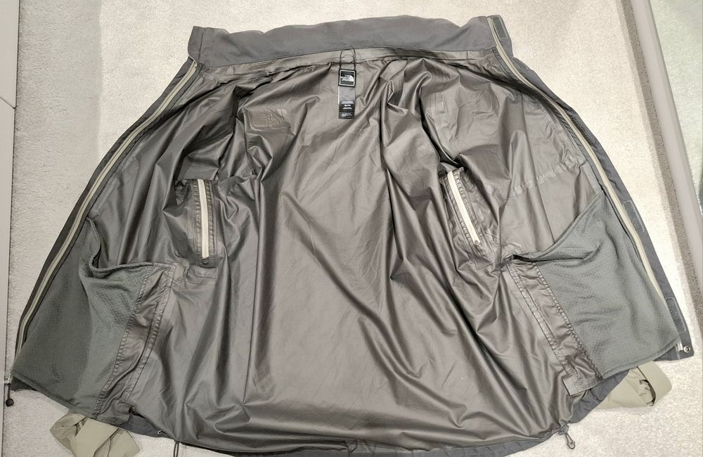 The north face Gore-tex paclite яке XL
