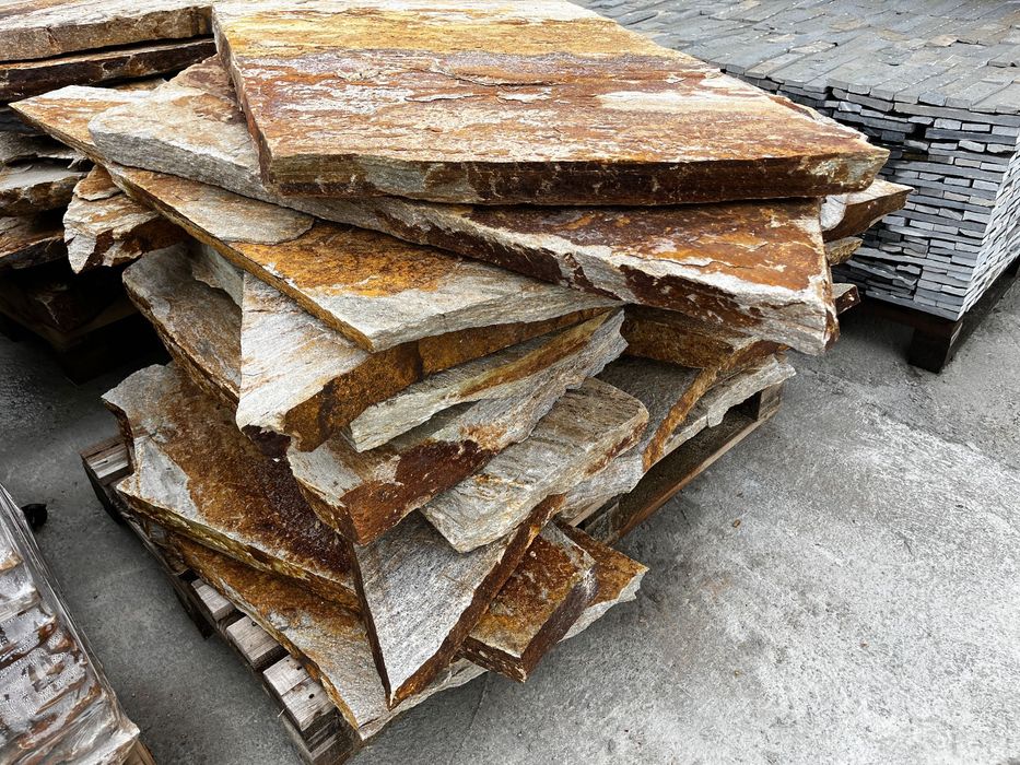 Големи плочи от естествен камък