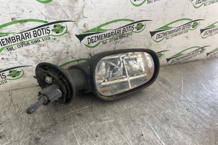 Oglinda dreapta manuala CU DEFECT E20103017 / E2 0103017 Dacia Logan