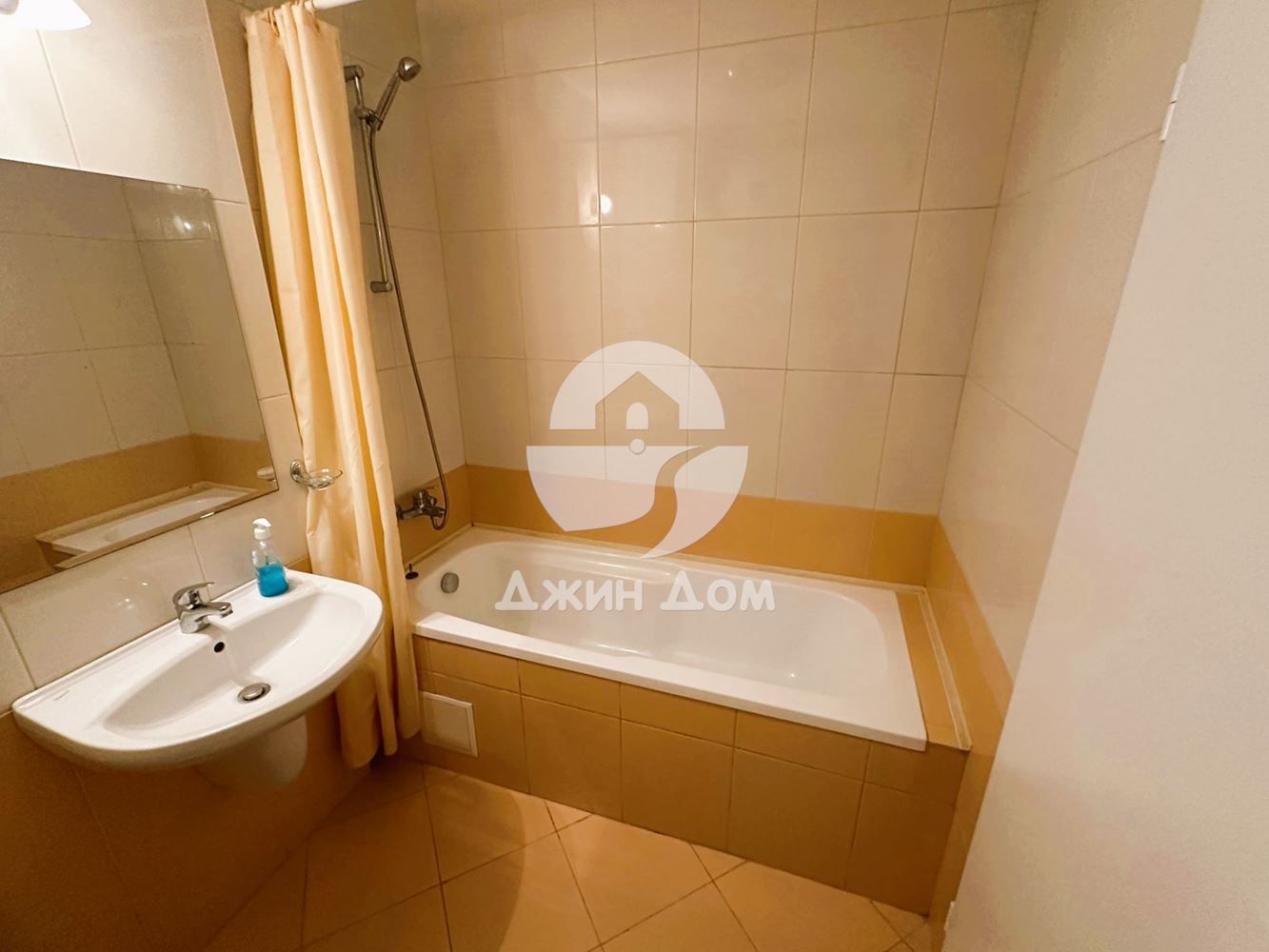 Просторен тристаен апартамент с ГЛЕДКА МОРЕ в Марина Kейп, Ахелой