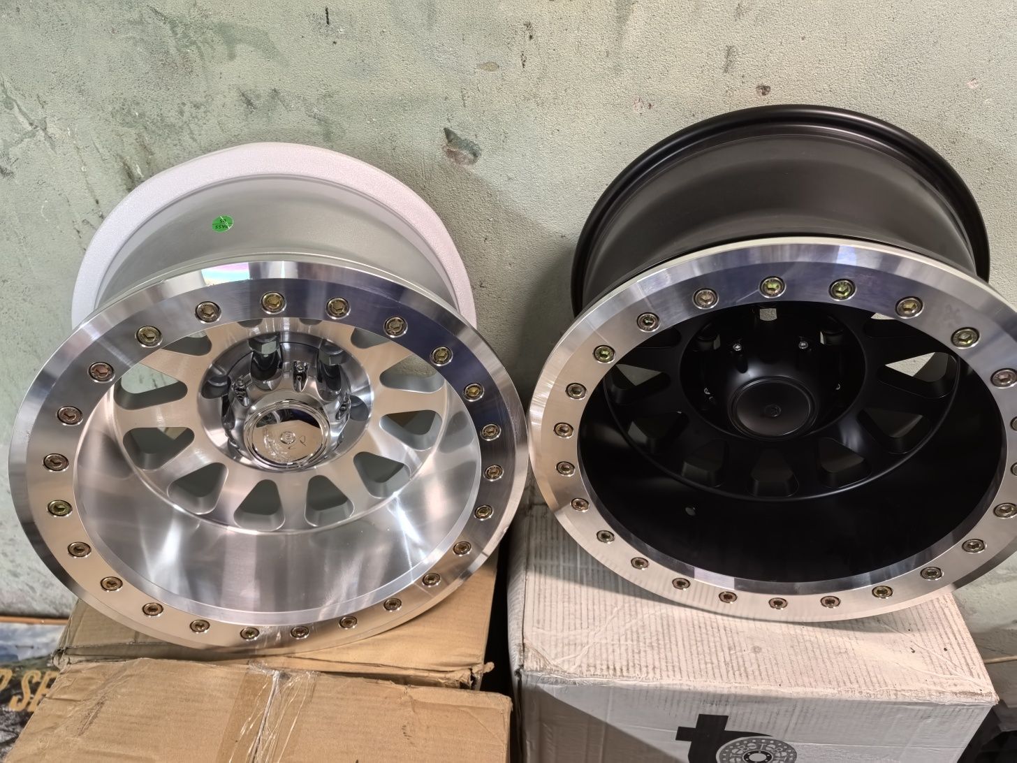 Продавам чисто нови алуминиеви бедлок джанти R16 10J 6х139.7 ET - 45