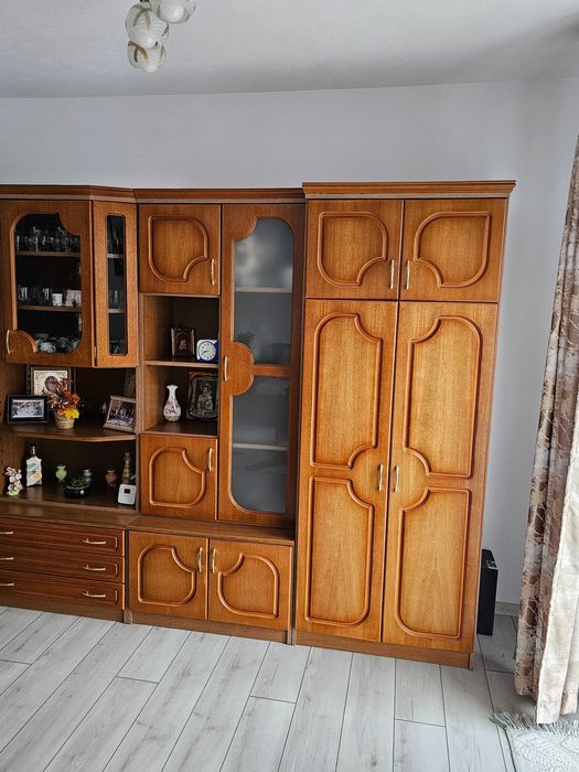 Mobilă de living din 5 corpuri aproape nouă