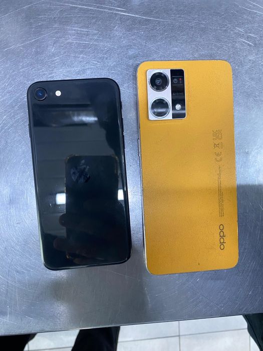 Oppo Reno 7 және iPhone SE