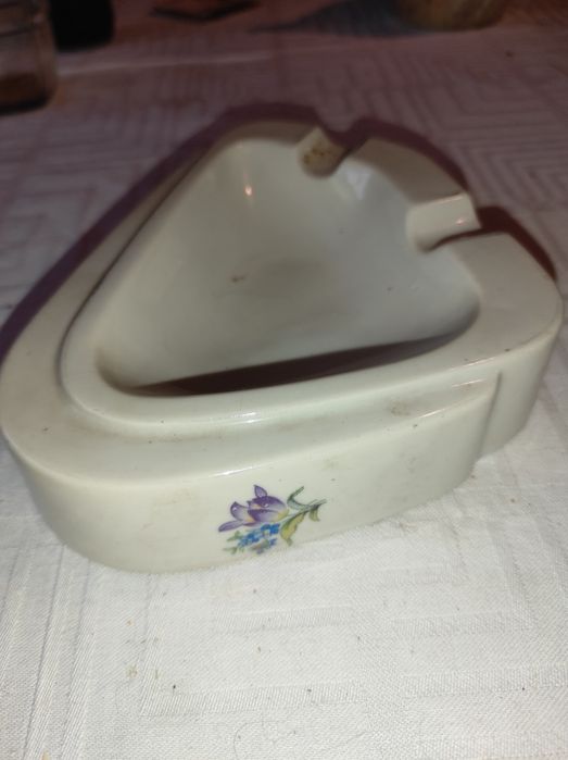 Порцеланов пепелник 12-16-3,5 см.