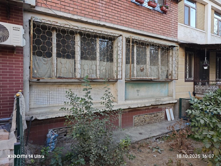 Продаётся квартира 3-х комнатная Вторичный 1-этаж