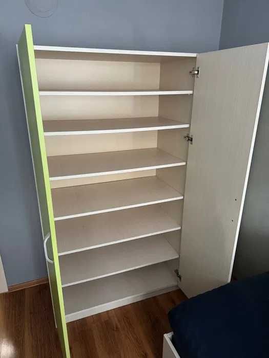 Комплект мебели две легла и гардероб за обзавеждане на спалня