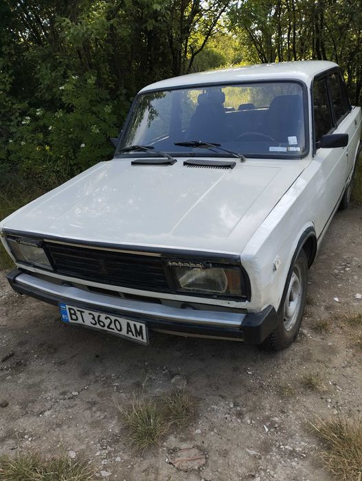 Автомобил Лада 2105