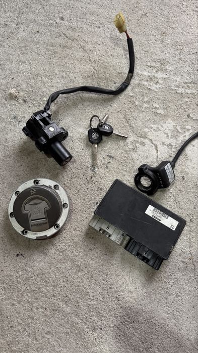 Vand contact, hiss buson rezervor si ecu honda cbr 954