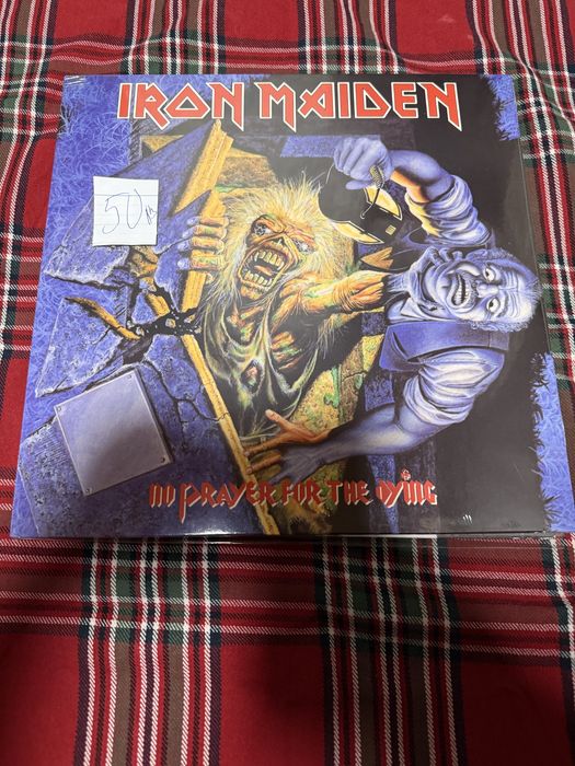 Продавам нови грамофонни плочи