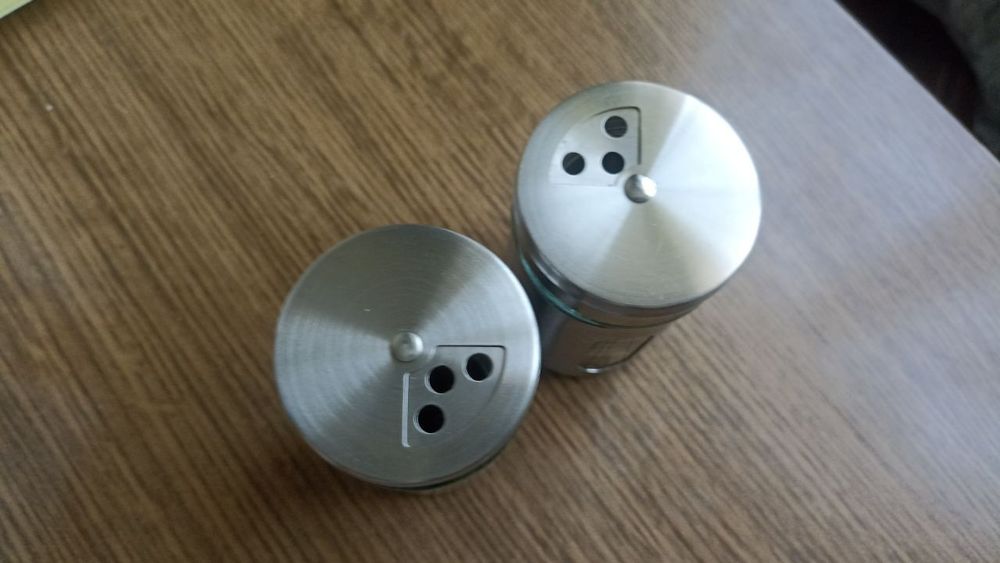 Солонки НОВЫЕ ( 2 штуки)