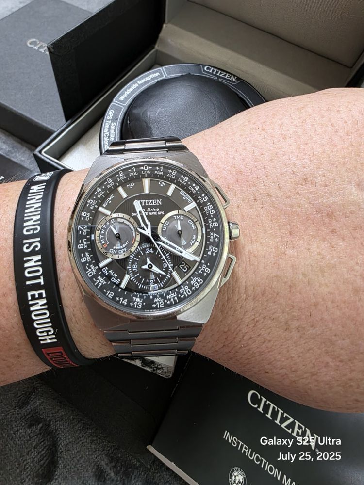 Citizen Satellite Wave F900 - GPS Titanium Solar