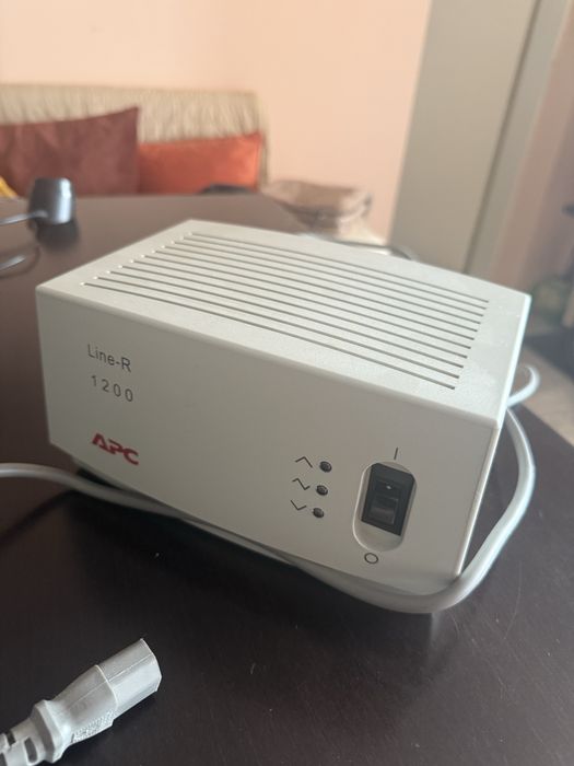 APC Защита от токови удари/APC LINE-R, 1200VA