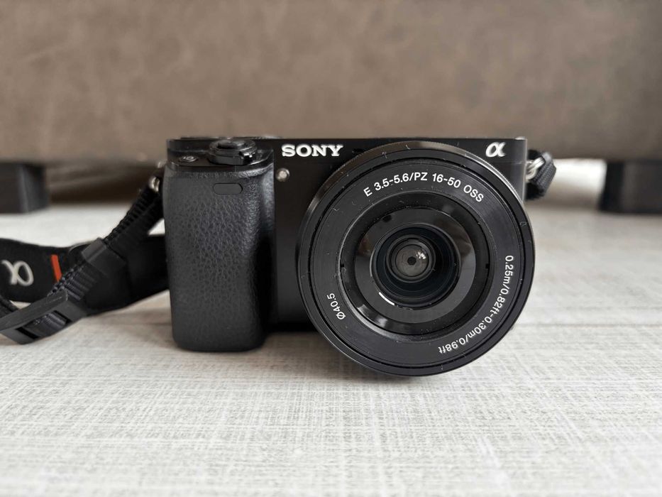 Sony A6000 Mirrorless 24MP + обектив 16-50 mm + аксесоари