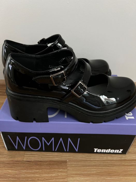 Лачени обувки 38 номер