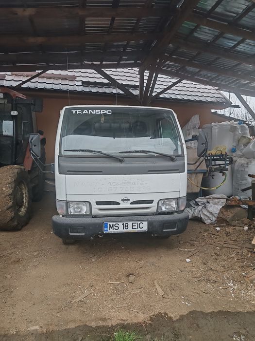 Vând Nissan cabstar