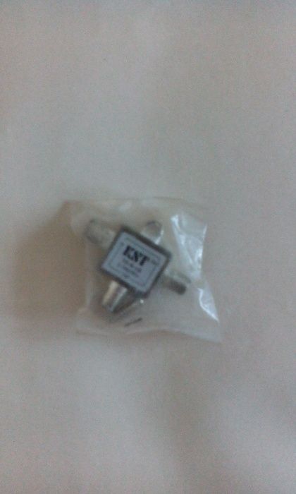 Сплитери ZY-A102/YU4017 2 изхода 10/500, с гайки - само по телефон!