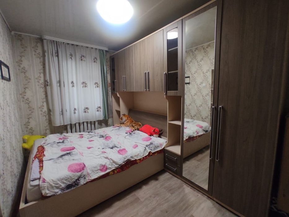 Продам спальный комплект, кровать со стенкой и шкафом