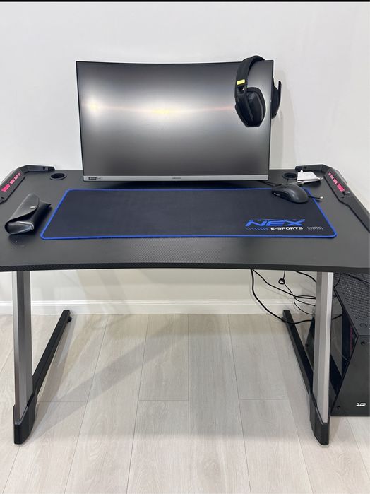 Продаю Компьютерный стол , игровой