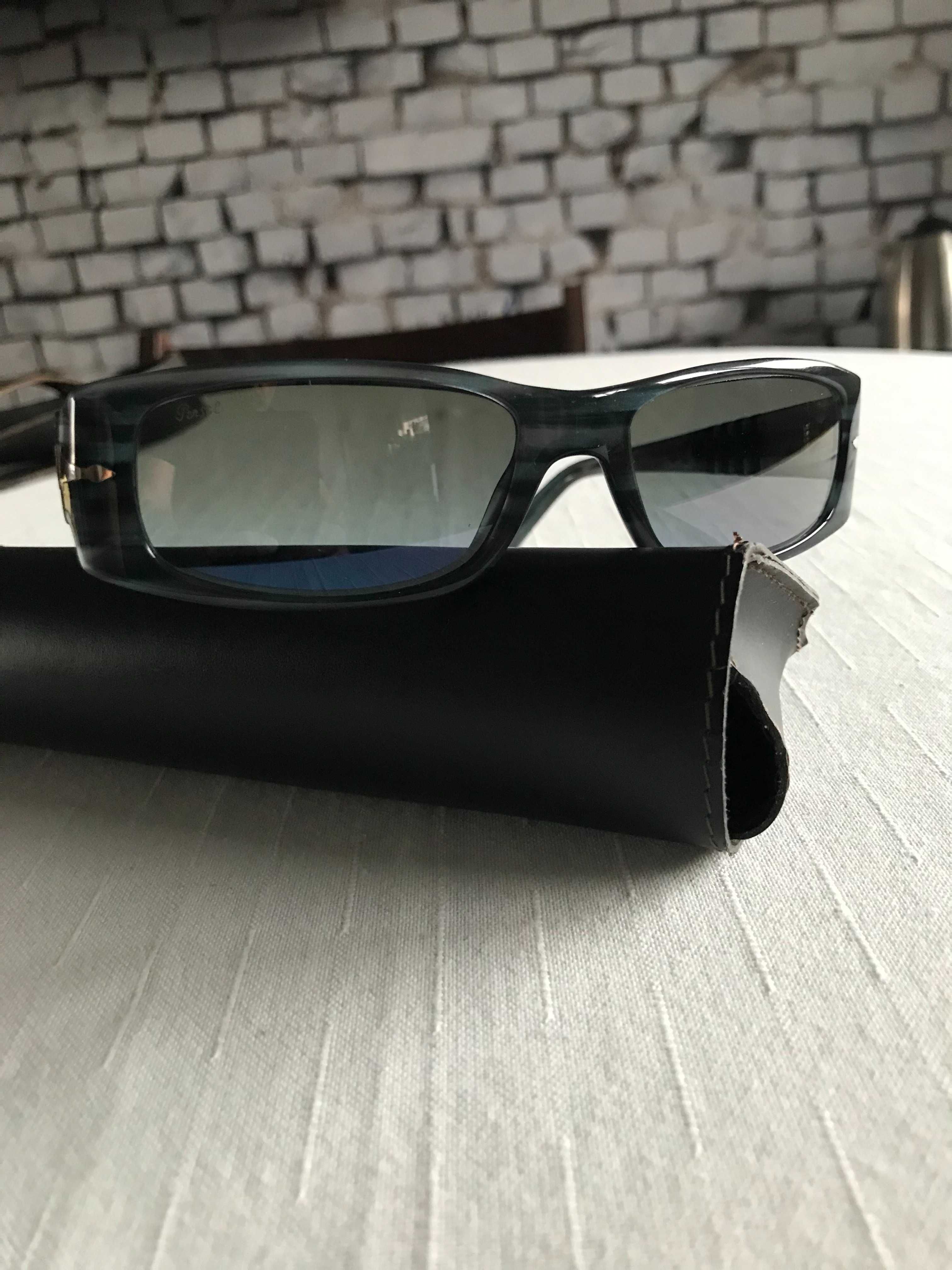 Продава слънчеви очила Persol