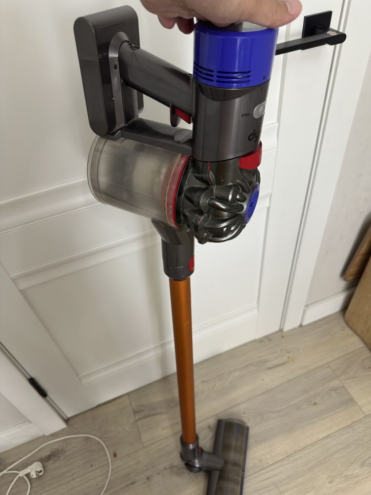 пылесос Dyson V8, насадки.