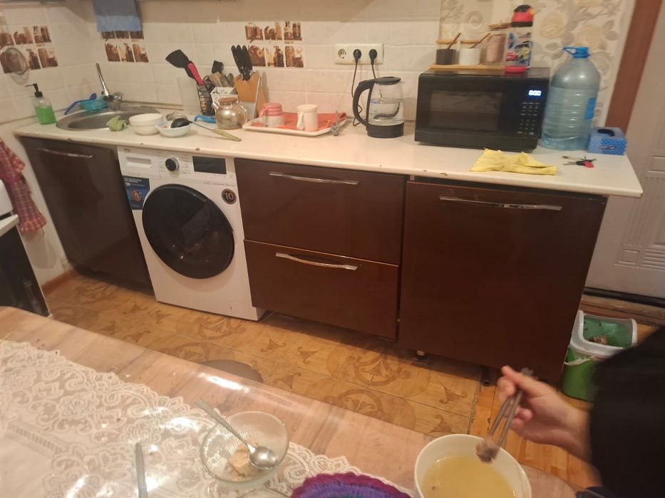 Кухонный шкаф срочно