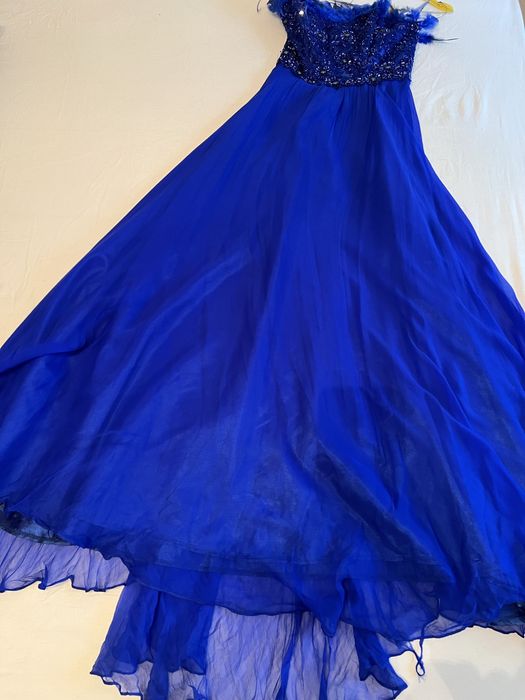 Rochie de seara cu pene si broderie cu paiete
