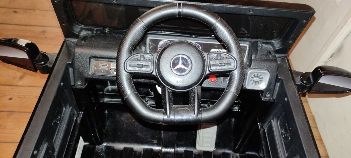 Акумулаторен джип MERCEDEs с дистанционно