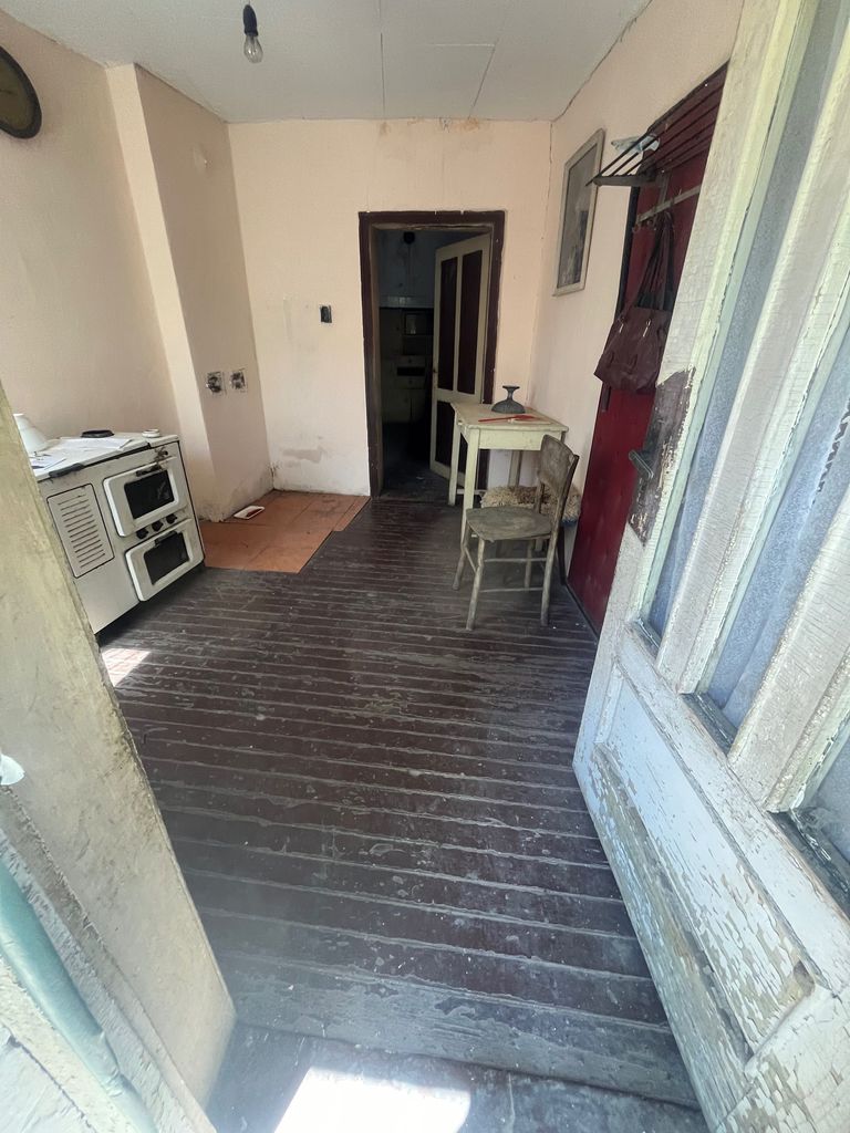 Продава се Къща в Павликени - 1000 кв.м за 16 €/кв.м - Снимка #3