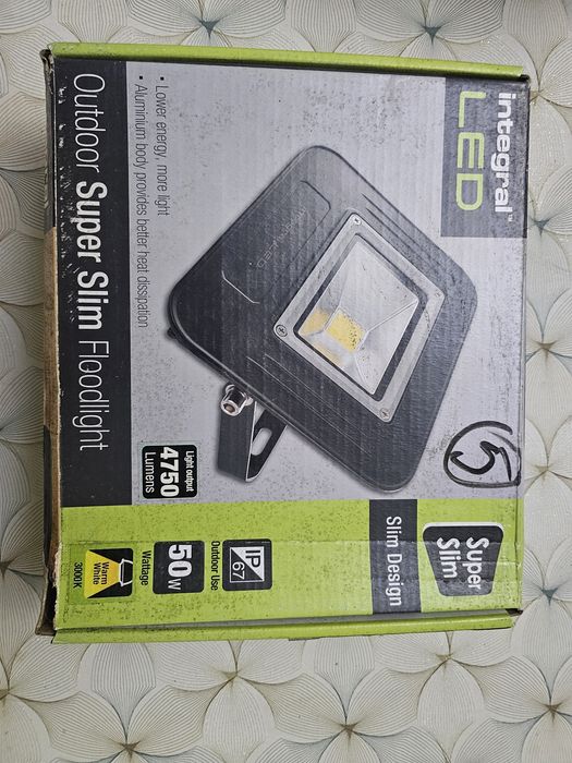 Proiector LED 50w 4750 de lumini outdoor super slim floodlight.