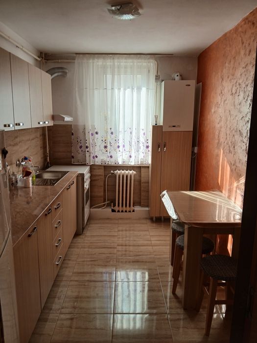 Închiriez apartament