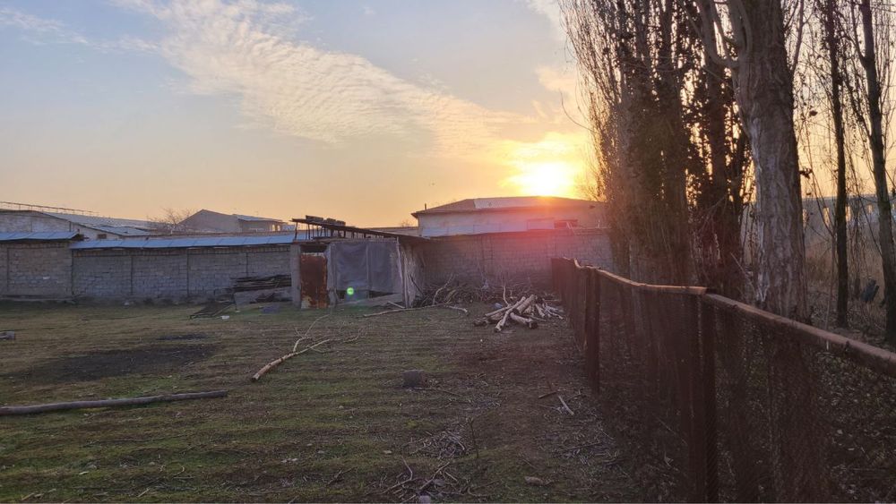 Уй катта ер майдони билан Тош.шахрида