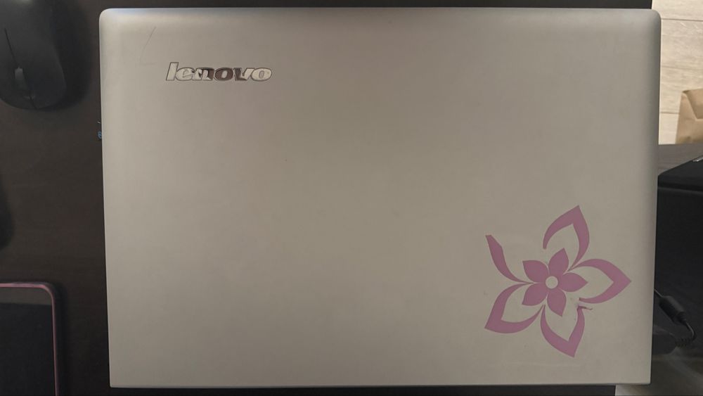 Vand laptop Lenovo 15.6”