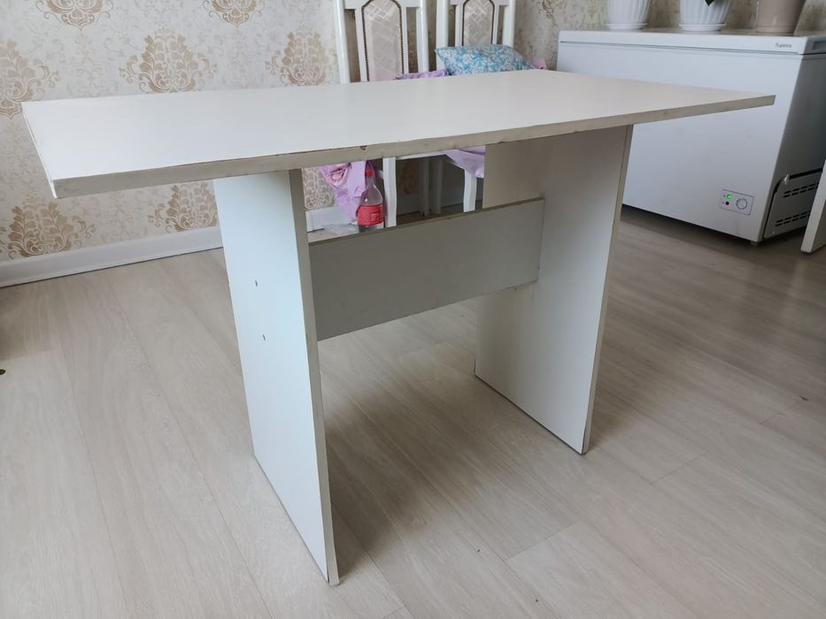 Продам стол кухонный