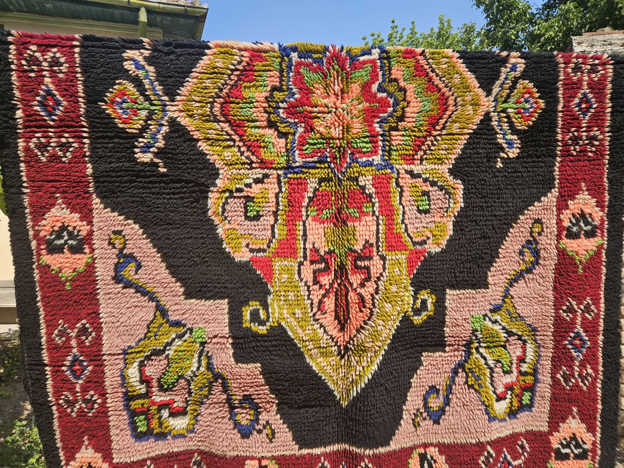 Цветен вълнен китеник