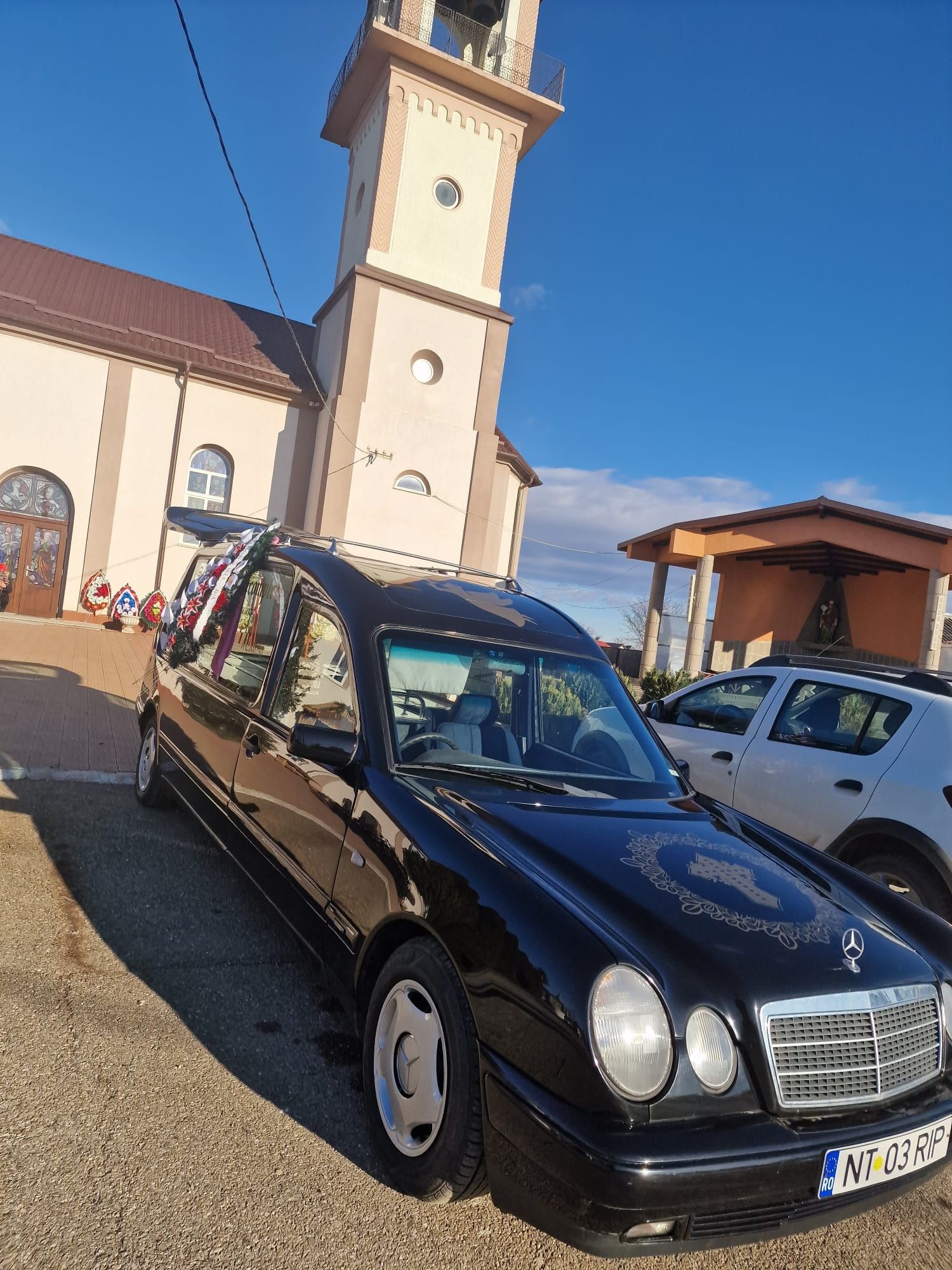 mașina funerară mercedes e class