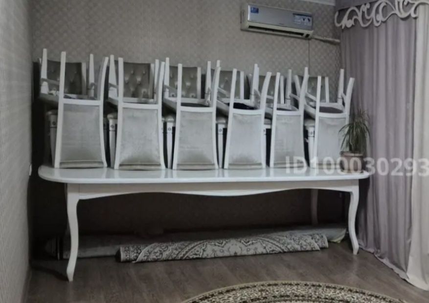 Стол 2.5-3.5 метр созылады, стулья 12 шт. Багасы 680.000т