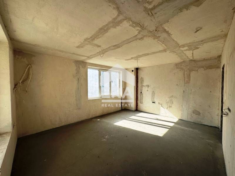 Продава се Тристаен апартамент в Русе, Цветница - 117 кв.м за 1547 €/кв.м - Снимка #3