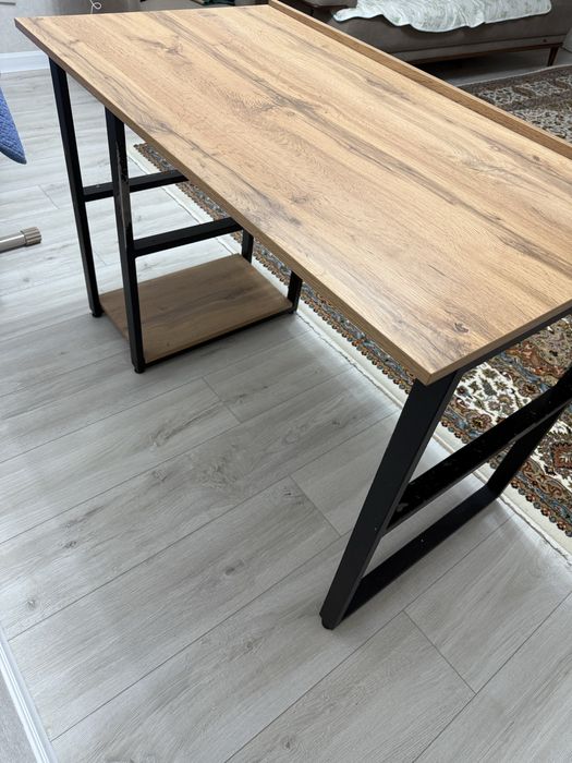 Продается стол рабочий