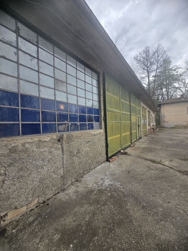 Дава се под наем Склад в Горна Оряховица - 400 кв.м за 2040 € - Снимка #2