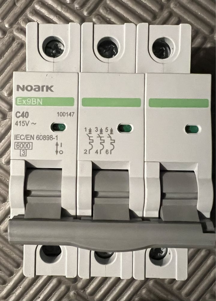Noark Автоматичен прекъсвач бушон 32А 40А 50А 3P 6kA