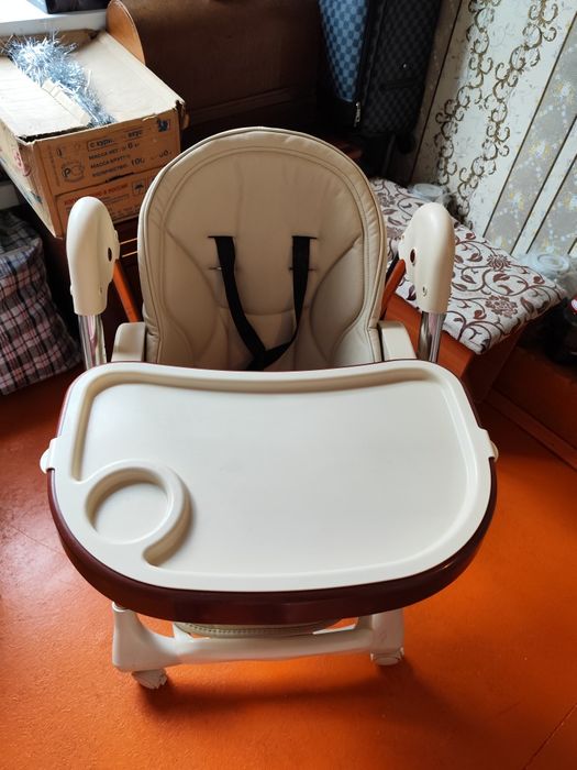Коляска и детский стульчик