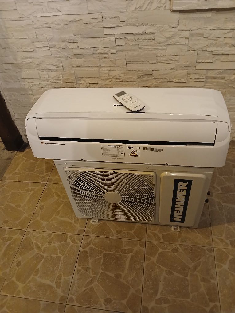 Vând aere condiționate