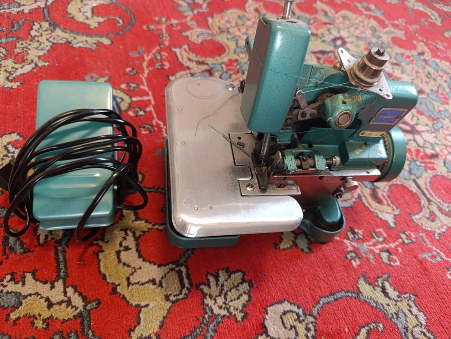 Швейная машинка оверлок