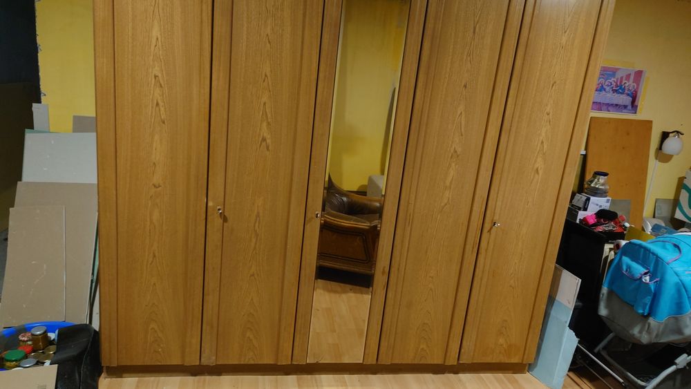 Vând mobila de dormitor