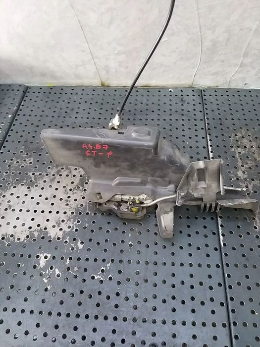 Broasca usa stanga fata audi a4 b7 8e 8e1837015aa