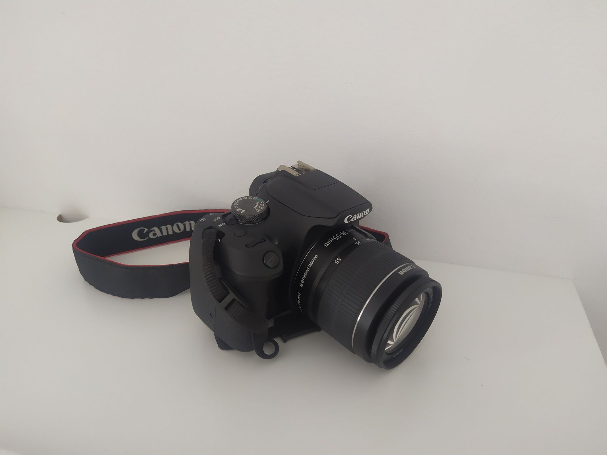 Фотоапарат Canon 2000D + чантичка