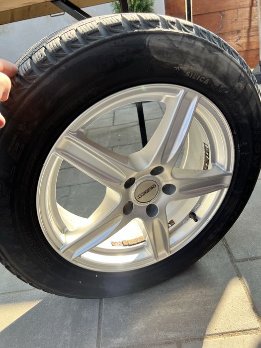 Jante 17” Tiguan + Anvelope iarnă 235/55 R17 – Stare foarte bună
