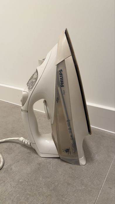 Philips Azur 2400W ютия – бяла, с автоматично изключване