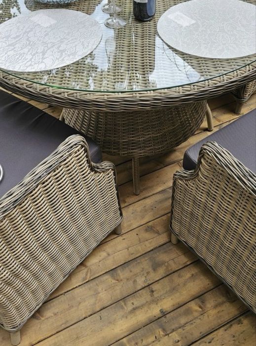 Ротанговый стол с 8 стульями