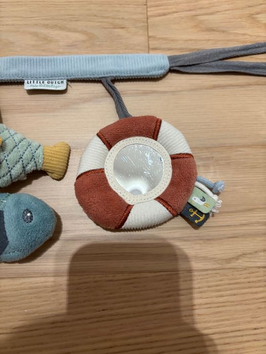 Jucarie senzoriala pentru carut / scoica Little Dutch